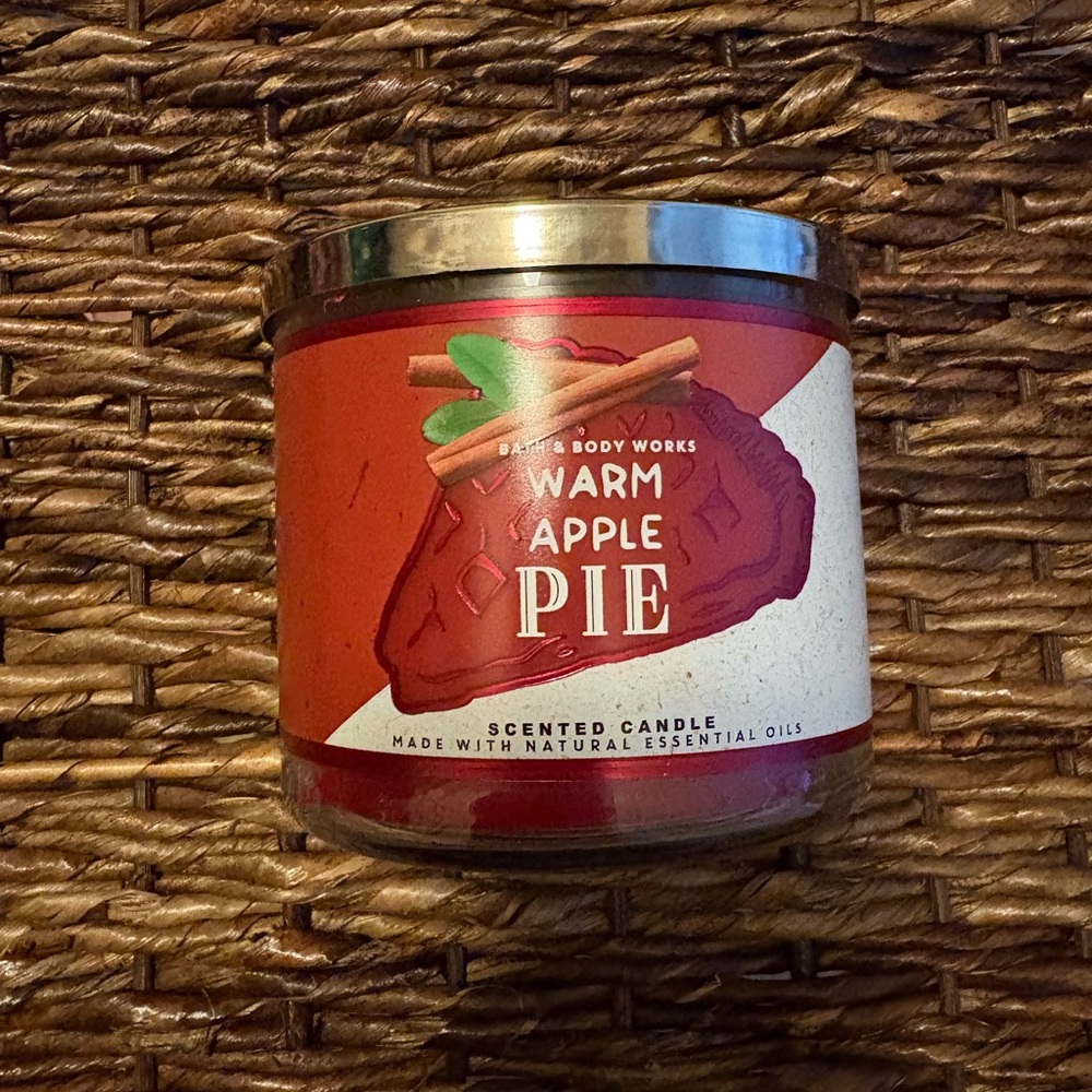 Bath & Body Works Warm Apple Pie 3 Wick